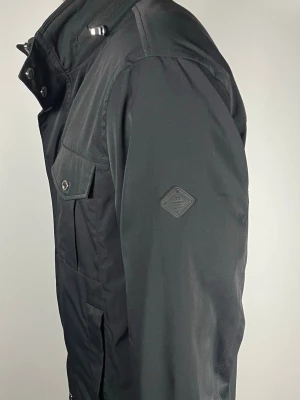 J.Lindeberg field jacket - 👕 Plagg: field jacket                                                                 📏 Storlek: L                                                                🏷️ Märke/Modell: J.Lindeberg                                           ✨ Skick: Fint skick                                                      💬 Vid frågor är det bara att skriva!                                                                                          🛍️ Gramenti