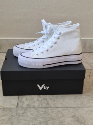 Sneakers - Nya sneakers från Deichmann. Nypris: 299:-