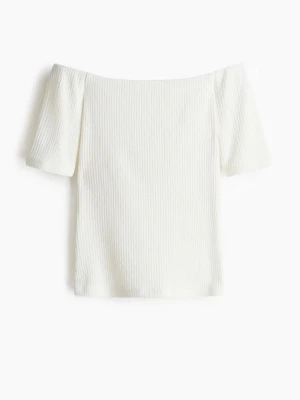 Vit offshoulder tröja från HM - Vit kortärmad tröja från HM. Tröjan är offshoulder är materialet är ribbat. Tröjan är jättefin och är tunt stickat. Har använts två gånger och är i toppen skick. Köparen står för frakt och alt köparskydd. Pris kan diskuteras!