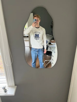 Morris tröja, storlek M - Morris tröja säljes pga lite användning, står som XL men skulle säga L. Superfint skick. Hör av er vid frågor eller funderingar!🙌 använd gärna Instabox som leveransmetod📬