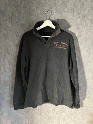 Quarterzip tröja  - Snygg quarterzip tröja, storlek L men passar M 