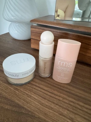 RMS Beauty och rare beauty - Puder , highlighter och tomtes serum se bilder . Alla testade ett få tal gånger så alla är som fulla.