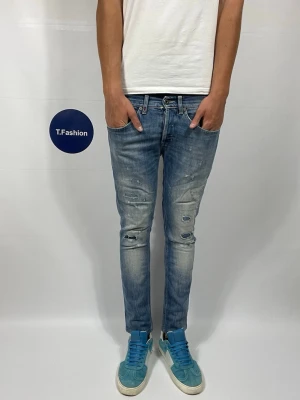 Dondup George Jeans  - Säljer nu dessa Dondup George Jeans, mått ca 37,5 o 93 cm. Moddelen är 183 o väger 68 kg, skriv för fler bilder/frågor🙌🏼