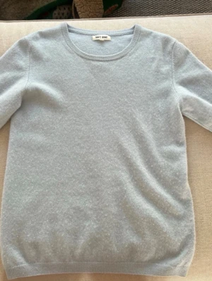 Ljusblå cashmeretröja Soft Goat - Superskön ljusblå stickad tröja från Soft Goat i mjuk cashmere. Nästan aldrig använd. 
