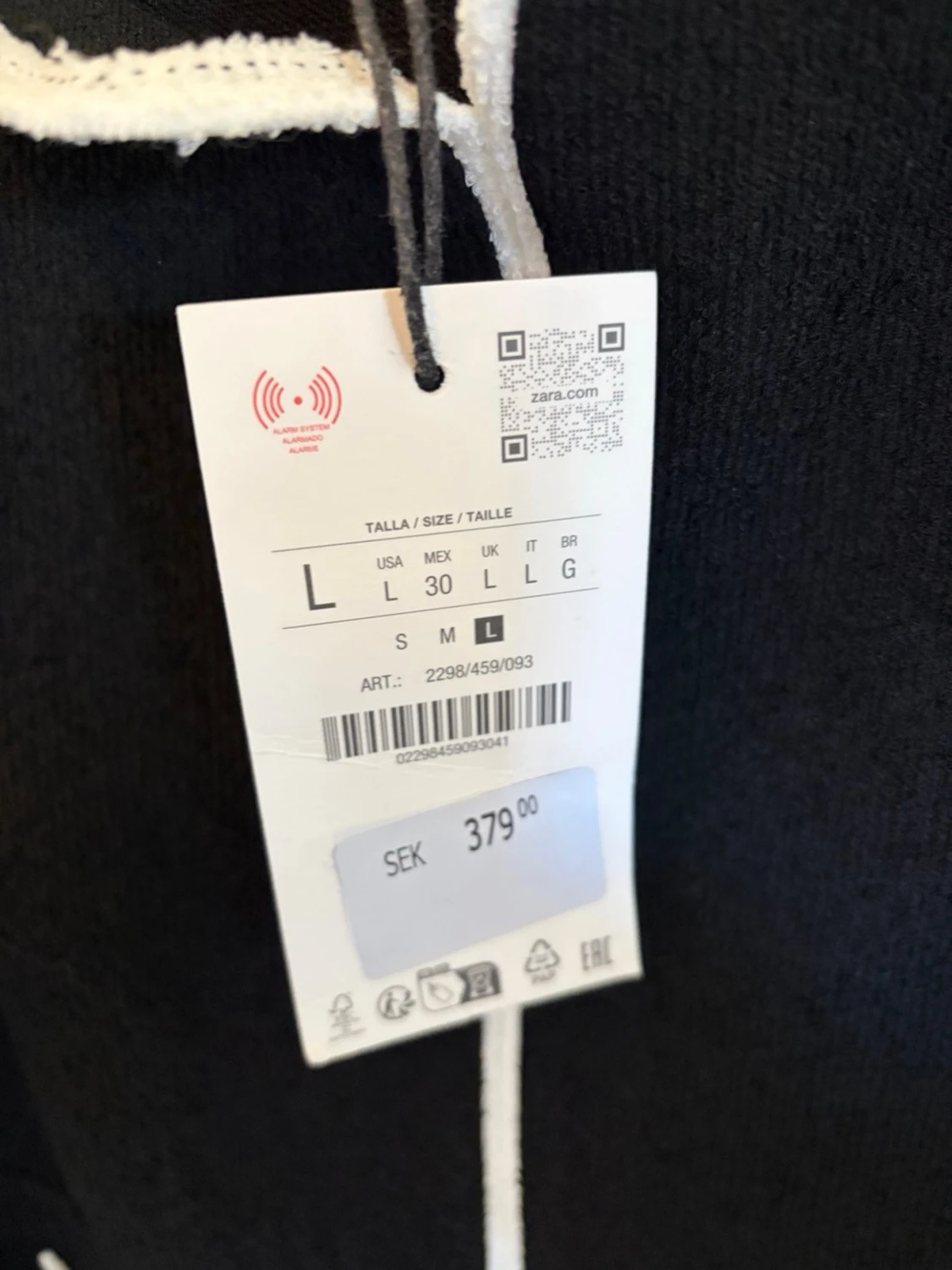 Svart klänning med puffärmar från Zara - 1