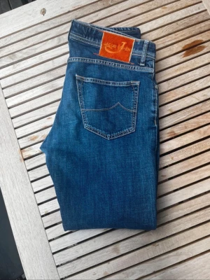 Jacob Cohen Jeans - Säljer dessa Cohen jeans till ett bra pris! Storlek 34! Midjemått 43 och längd 104! Pris går att diskutera vid snabb affär! 