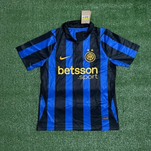 Inter Milan 26/27 Tröja - Säljer denna riktigt snygga tröjan till ett riktigt bra pris. Skriv till om ni är intresserade eller har andra funderingar!