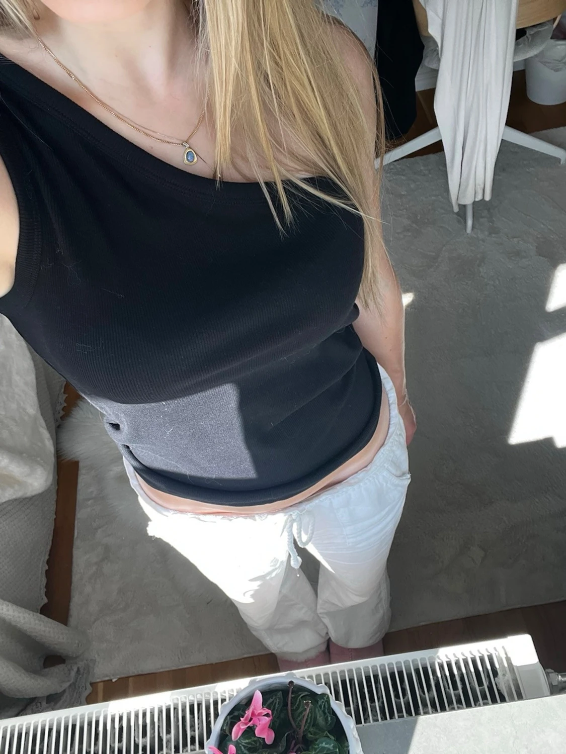 Svart oneshoulder topp från Stories