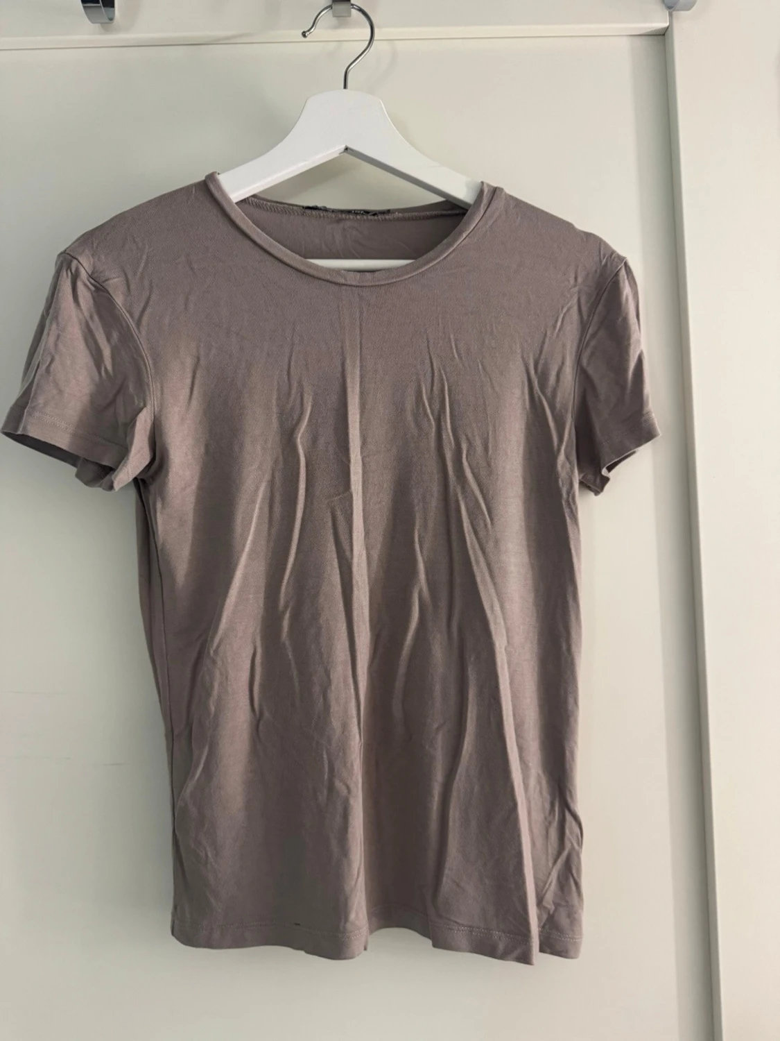 Beige basic topp i bomull