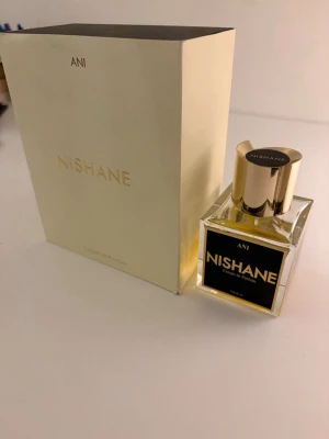 Nishane Ani Extrait de Parfum 100 ml  - Old batch. Cirka 55 ml kvar. Förpackning och allt. Batchkod 23313/07-01