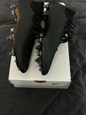 Nike mercurial elite   - Nike mercurial elite skor med skruvdobbar använda en gång så de är så gott som nya