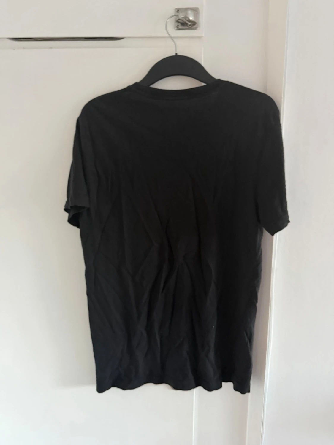 Svart basic t-shirt från H&M - 1
