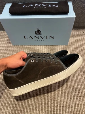 Lanvin skor (nya) - Hej, säljer nu dessa svin snygga lanvin skor. Skorna är i nytt skick!  Begränsat antal boxar och dustbag. Hör av dig vid frågor.