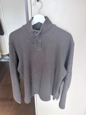 Stone Island stickad tröja - Sällsynt Stone Island tröja köpt från vestaire collective är i bra skick