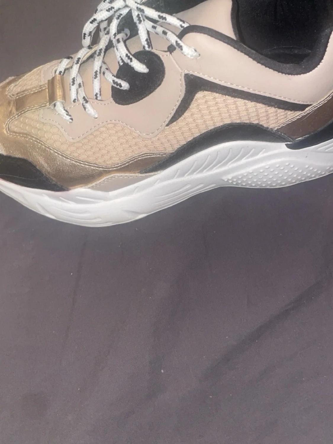 Chunky beige och svarta steve madden skor  - 1