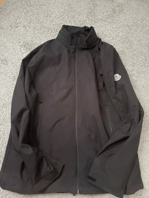 Moncler vindjacka - Moncler vindjacka storlek xl endast testad få gånger 