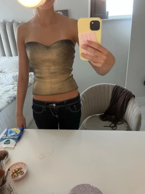 Guld topp - Slutsåld gullig topp från zara