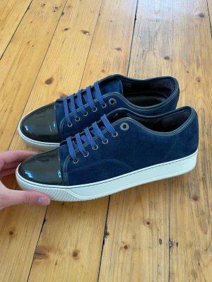 Lanvin skor (nya) - Hej, säljer nu dessa svin snygga lanvin skor. Skorna är i nytt skick!  Begränsat antal boxar och dustbag. Hör av dig vid frågor.