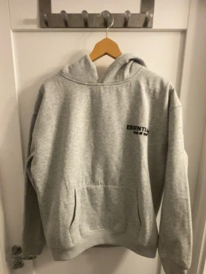 Essentials hoodie - Fits s/m