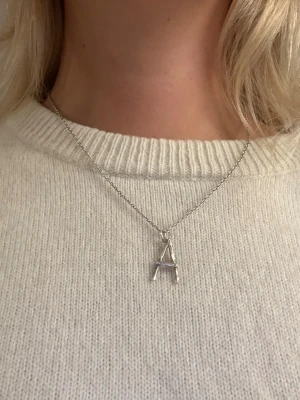 Maria Nilsdotter halsband - Jätte fint halsband från Maria Nilsdotter💕 I längd 45!