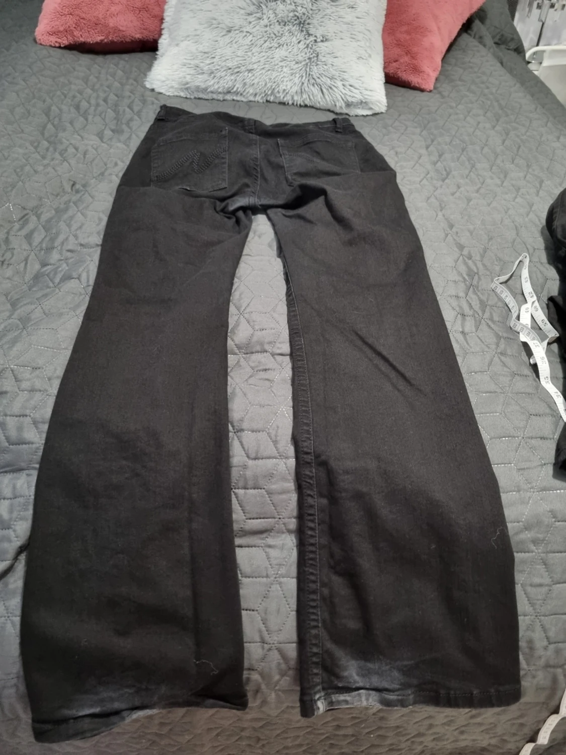 Svarta utsvängda jeans från Nelly  - 1