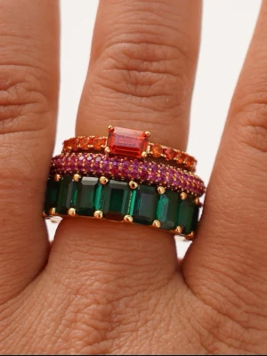 Izabel display ring!🧡🩷 - Säljer en jätte fin ring från Izabel display! Den är orange och rosa och knappast använd🩷 (kan tänka mig att sänka priset så skriv isåfall).
