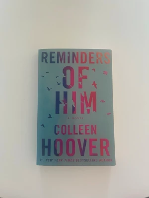 Reminders of Him av Colleen Hoover - Läst ur boken en gång. I fint skick. På engelska. 