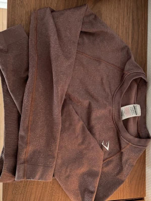 Topp Gymshark - Långärmad brun topp från Gymshark 