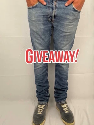 🚨 giveaway Nudie jeans lean dean 🚨  - Nu lottar vi ut dessa fantastiskt snygga nudie jeans, tvätten på dessa är grym! För att delta: följ plick, följ trend store på tiktok. Tagga 3 vänner i videon, skriv klar på denna annons.  Nudie jeans . Modell: lean dean. Size: 32 L34. Avslutas vid 2600 följare, stort lycka till och låt tävlingen börja! ( tips: be alla du känner att följa , ju snabbare vi når målet desto snabbare lottas dom ut!🔥