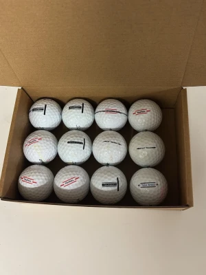 Titleist Mix. C klass - 12 st Titleist – C-klass, mix En mix av olika Titleist-modeller med tydligare kosmetiska märken, tusch och/eller missfärgningar. Trots det fungerar bollarna fint på banan och är ett riktigt bra alternativ för dig som inte är så kräsen med utseendet. Ett prisvärt sätt att spela Titleist till en lägre kostnad.