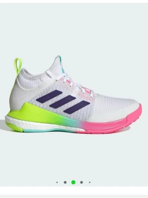 Jag söker dessa adidas CRAZYFLIGHT i storlek:39-40 - Jag söker dem som helt nya eller knappt använda. Säljer du dem så kan vi diskutera pris❤️ 