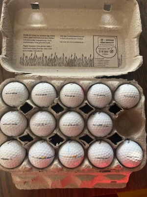 Callaway Golfbollar  - Säljer Callaway golfbollar 14 st många olika bollar skriv om ni vill veta exakt vad det är för bollar 
