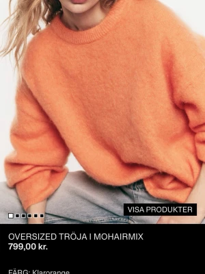 SÖKER - Söker denna tröja från HM som är slutsåld, ”oversized tröja i mohairmix” i färgen klarorange och storlek S. Är beredd att betala mer än originalpriset som är 799 ifall den är i nyskick.