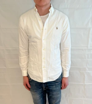 Polo Ralph Lauren Slim Fit Shirt White Men's - Vit slim fit-skjorta i bomull, begagnad i mycket gott skick.