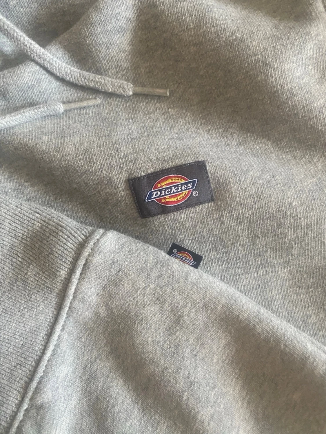 Grå hoodie från Dickies - 2
