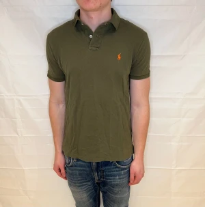 Polo Ralph Lauren Slim Fit Polo - Grön slim fit pikétröja i bomull, pre-owned i mycket fint skick.