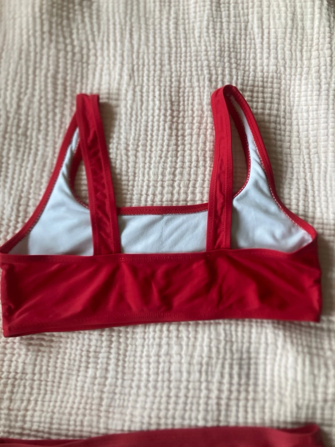 Röd bikini med sportig topp - 2