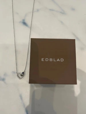 Edblad halsband - Säljer detta oanvända halsbandet från Edblad i rostfritt stål. Hör gärna av dig vid frågor.