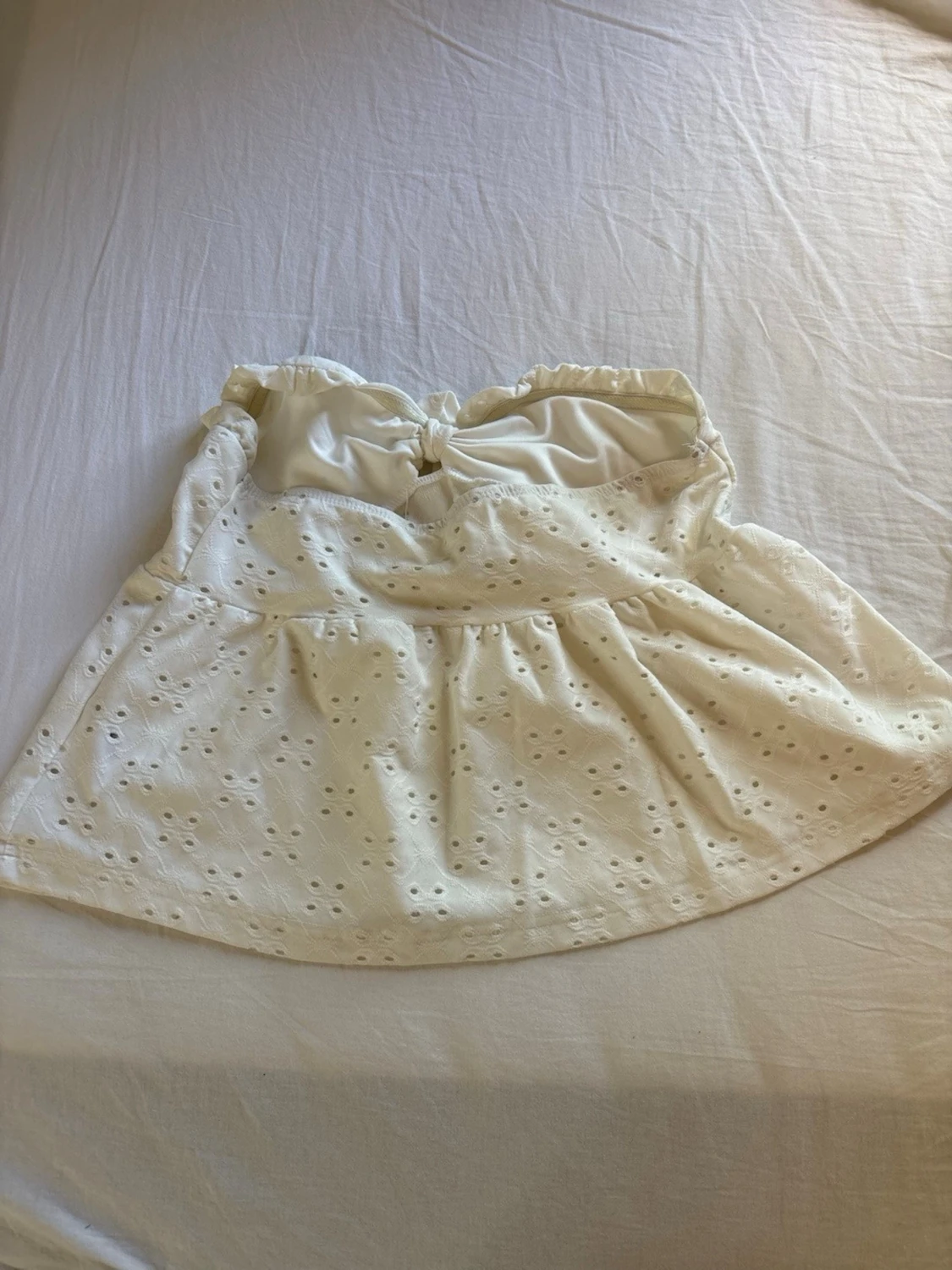 Vit broderad axelbandslös topp - 1
