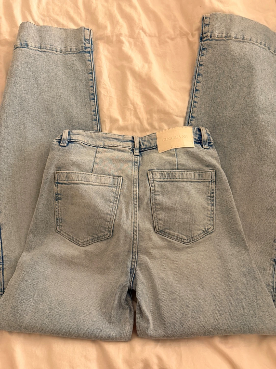 Ljusblåa raka jeans från Gina Jeans - 2