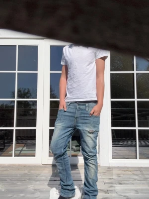 Levis blåa jeans - Säljer ett par feta Levis jeans i färgen blå för endast 399 där nypris ligger runt 1399 Storlek 30/32 sjuk deal