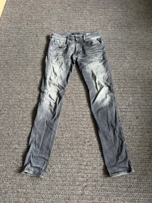 Replay jeans  - Bra skick, bara lite skrynkliga pågrund av nytvättade.