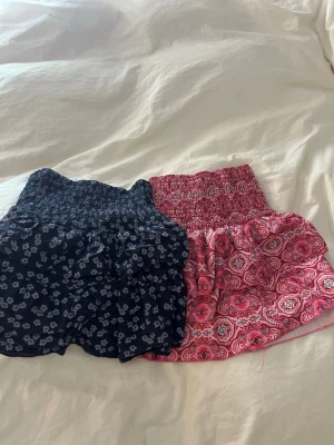 Kjolar 2pack - Båda är köpta utomlands. Perfekt nu i sommar <3