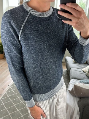 Stickad tröja  - Simpel och stilren! Mått: A:47 B:44 C:48 D:62 (cm) Skriv vid fundering 😇🙌