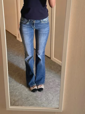 Nelly - Super Low Waist Bootcut Jeans - Helt nya, super snygga. Ny pris: 700kr