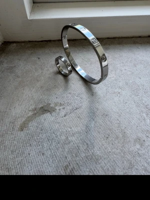 LOVE Armband + ring kit  - Armband storlek 19 (omkrets 19cm) och ring storlek 9.