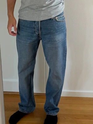 Jeans - Weekday Klean Regular Straight jeans. Blå. Storlek W29 L32. 