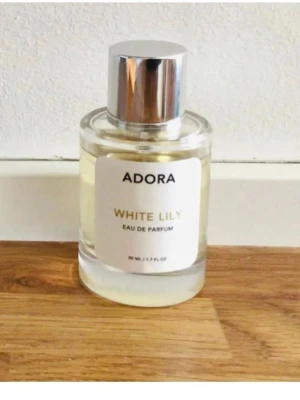 Adora White Lily Eau de Parfum - Bara lite använt se bild. 