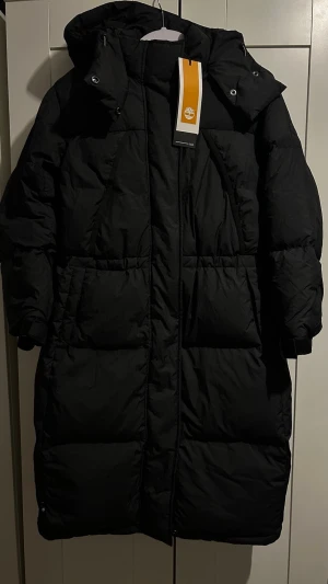 Svart lång pufferjacka från Timberland