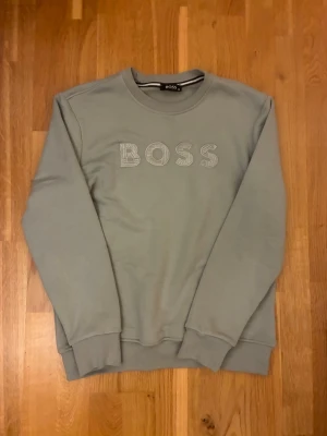 Hugo boss  - Hugo boss storlek M sitter bra väldigt bekväm och skön. Priset går att diskutera om. Intresserad skicka ett pm
